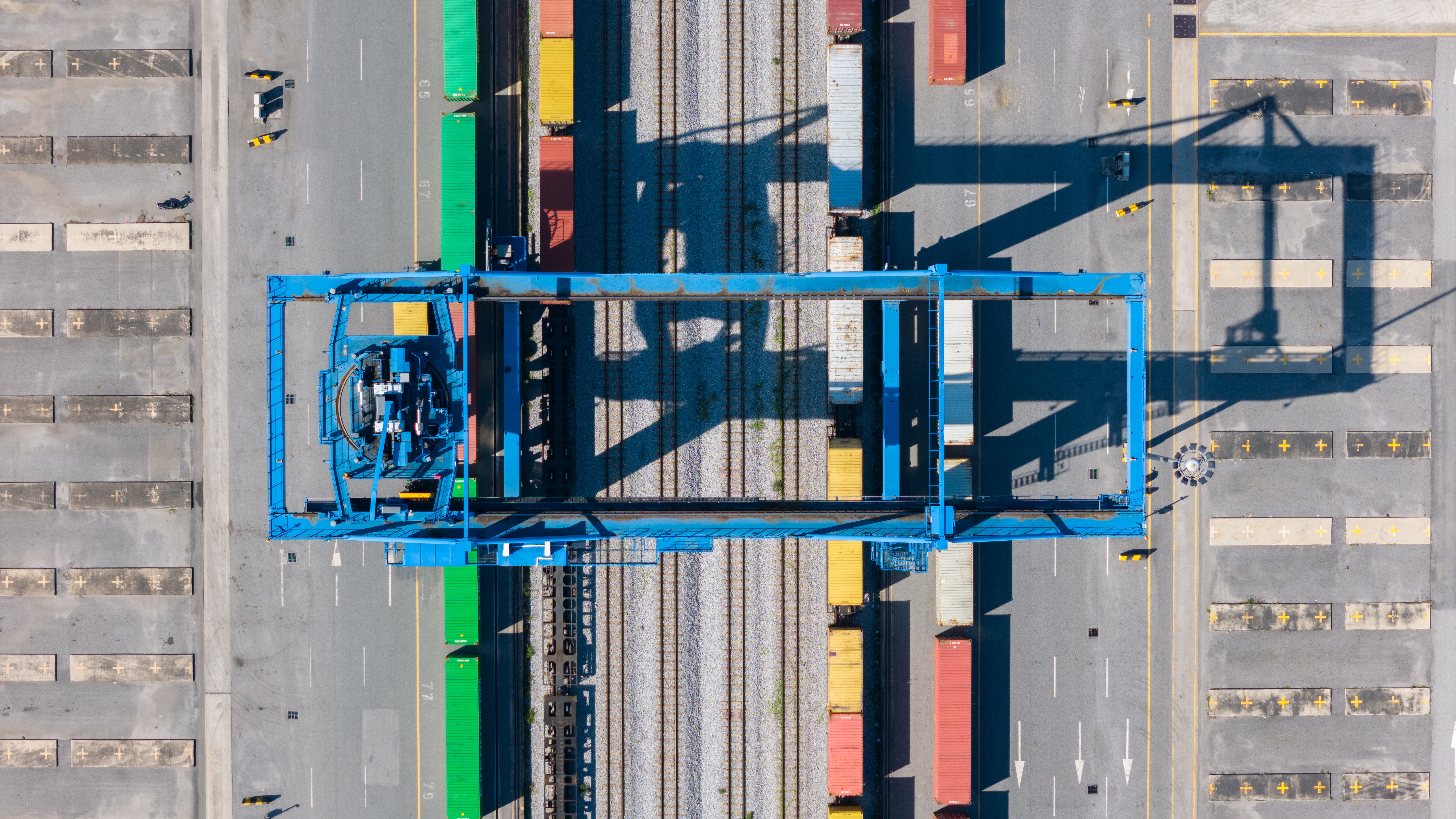 rail vs truck import containers